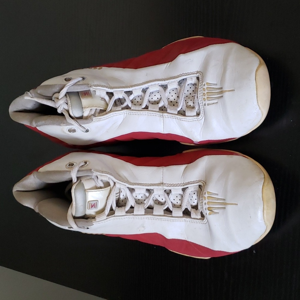 Nike Shox men's sz.7 Pre-owned red& white.  Leather. Good tread.0